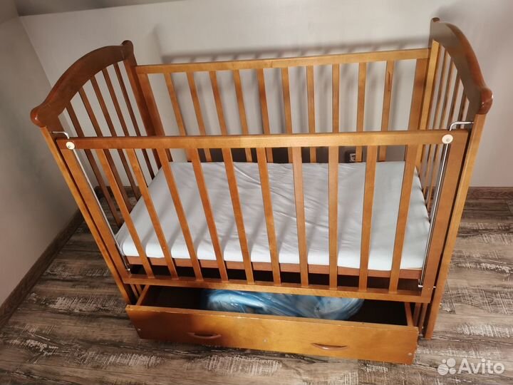 Детская кроватка