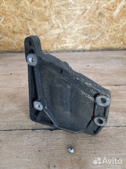 Кронштейн кондиционера Opel Astra H 5дв хечбек