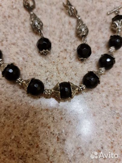 Украшения из камня