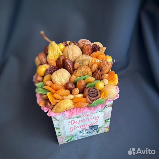 Съедобный букет для учителя из сухофруктов