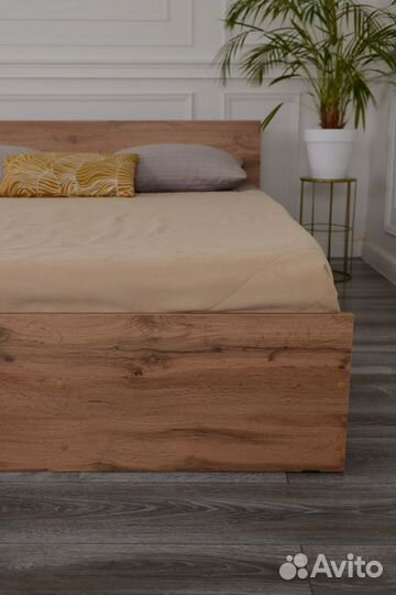 Кровать с матрасом 160х200