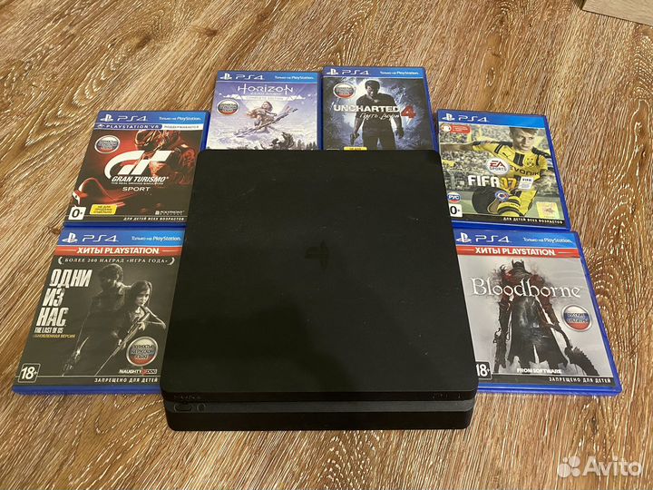 Sony playstation 4 + 2 джостика + 8 игр