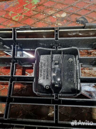 Решетка радиатора Volvo s80