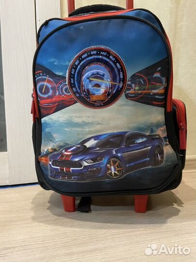 Ранец школьный на колесиках