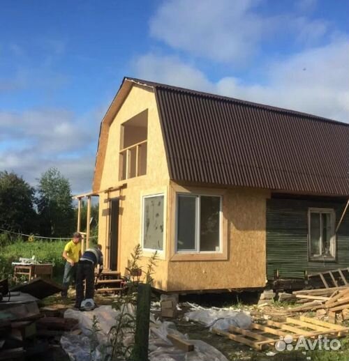 Бригада строителей, кровельные работы