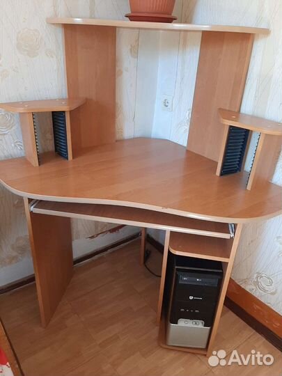 Компьютерный стол