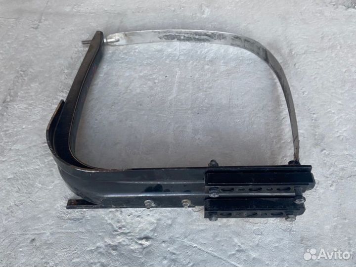 Кронштейн топливного бака правый Foton Auman EST A