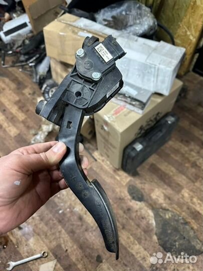 Педаль газа Hyundai Solaris 1