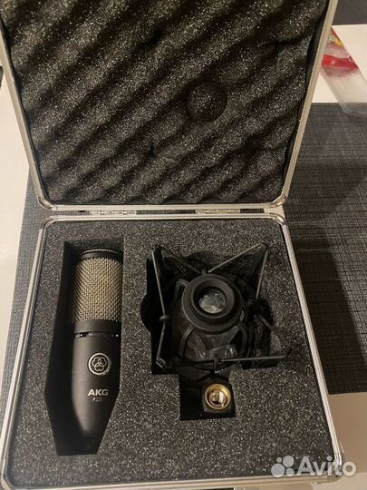 Микрофон AKG P220