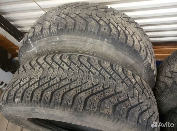 Goodyear UltraGrip 500 235/70 R17 111T