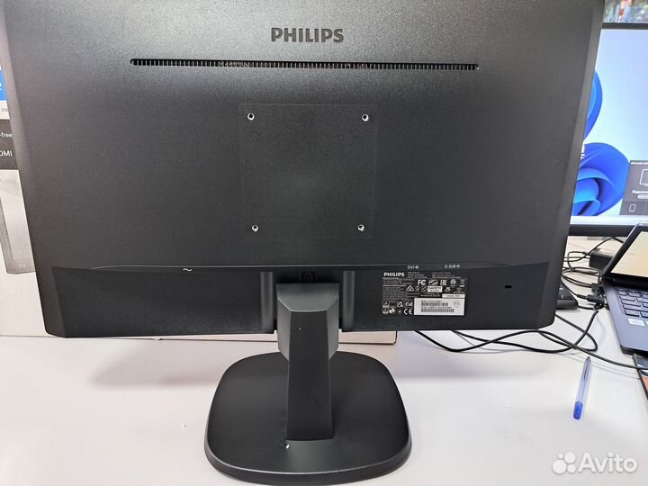Монитор Philips 23.8 243v7qsb