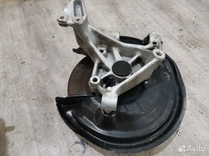 Кулак поворотный задний левый Vw Passat B6