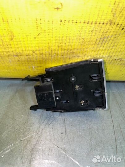 Кнопка многофункциональная правая Nissan Murano