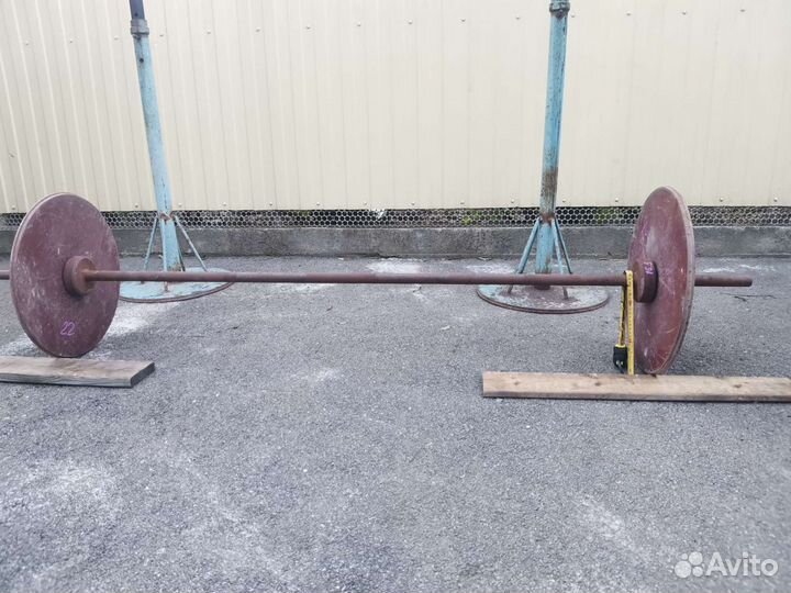 Штанга с блинами, стойки и скамья