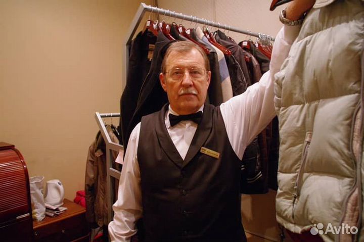 Гардеробщик в ресторан 