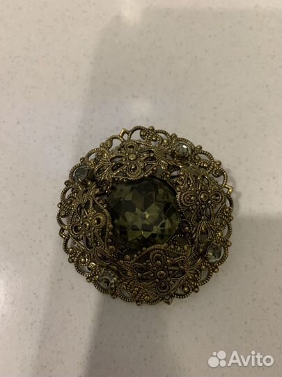 Старинная брошь