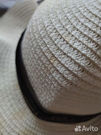 Соломенная шляпа с лентой