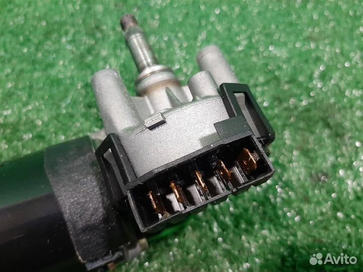 Мотор стеклоочистителя передний Mitsubishi Space