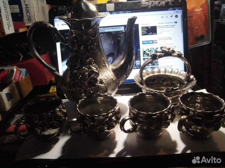 Новый красивый чайный сервиз