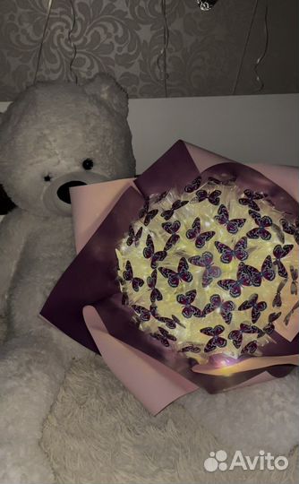 Букет из роз и бабочек