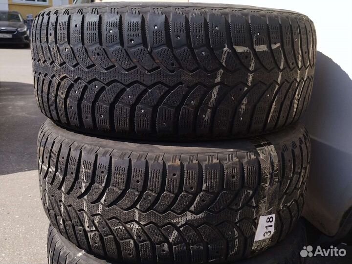 Bridgestone Blizzak Spike-01 225/55 R17