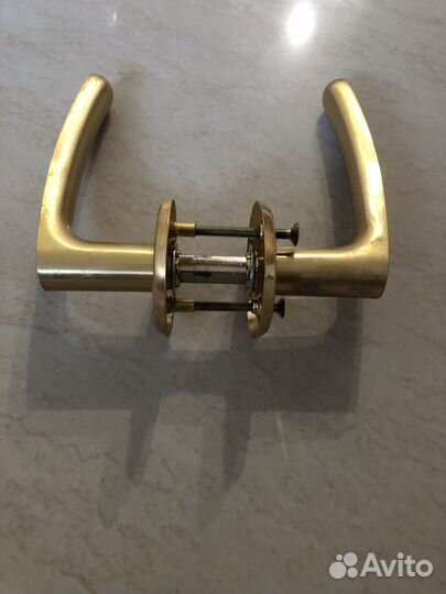 Ручки и замки для межкомнатных дверей