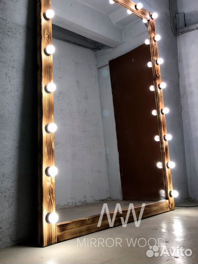Зеркало с подсветкой большое