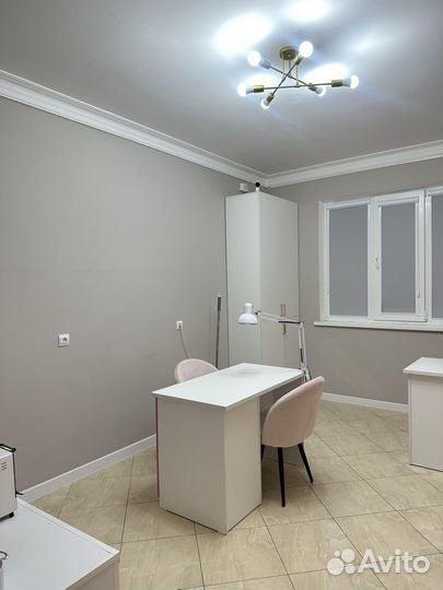 Рабочее место в аренду для маникюра