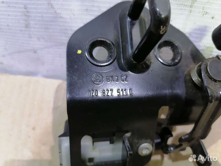 Замок крышки багажника Skoda Okt.A5,VAG 1Z0827511C