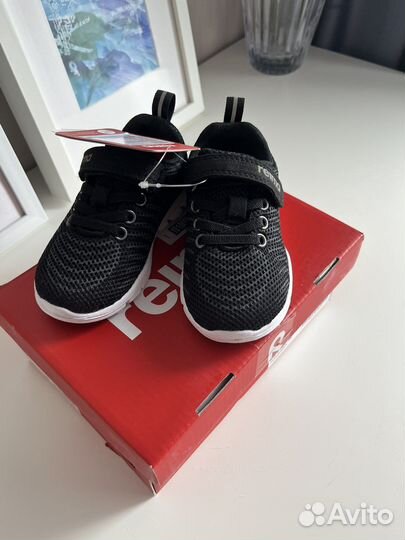 Кроссовки новые reima