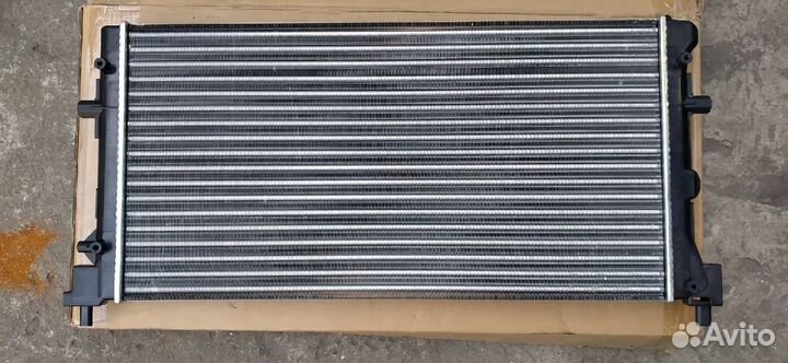 Радиатор охлаждения VW Polo Sedan Skoda Rapid
