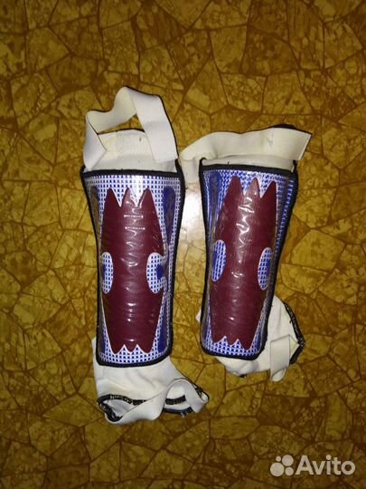 Футбольные щитки