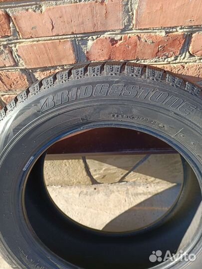 Bridgestone Blizzak Revo GZ 215/60 R17