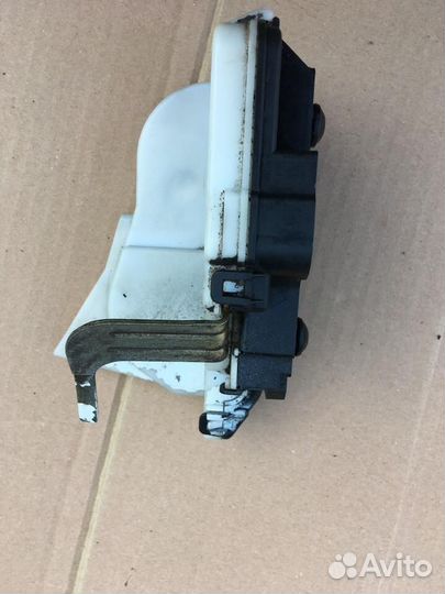 Замок двери задней правой Фольксваген Поло