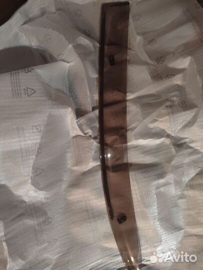 Молдинг на заднюю правую дверь Toyota Avens T240