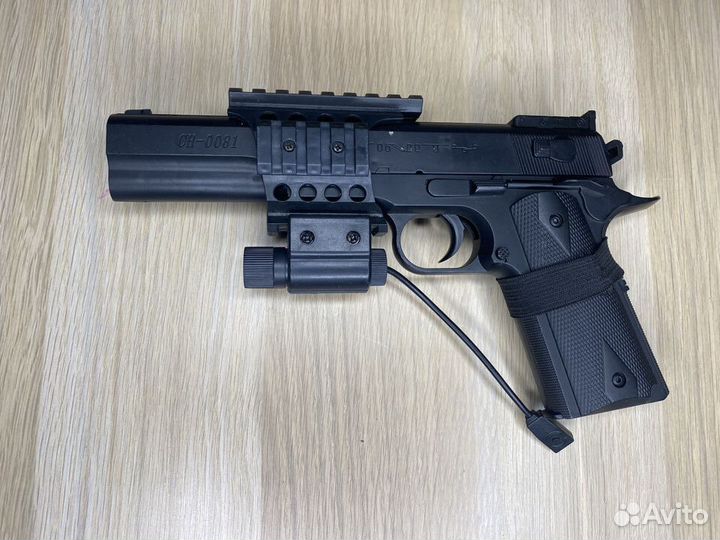 Игрушечный пистолет