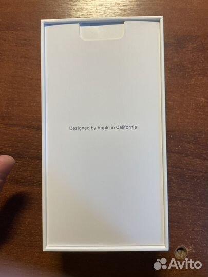 Коробка от iPhone X с кабелем lighning