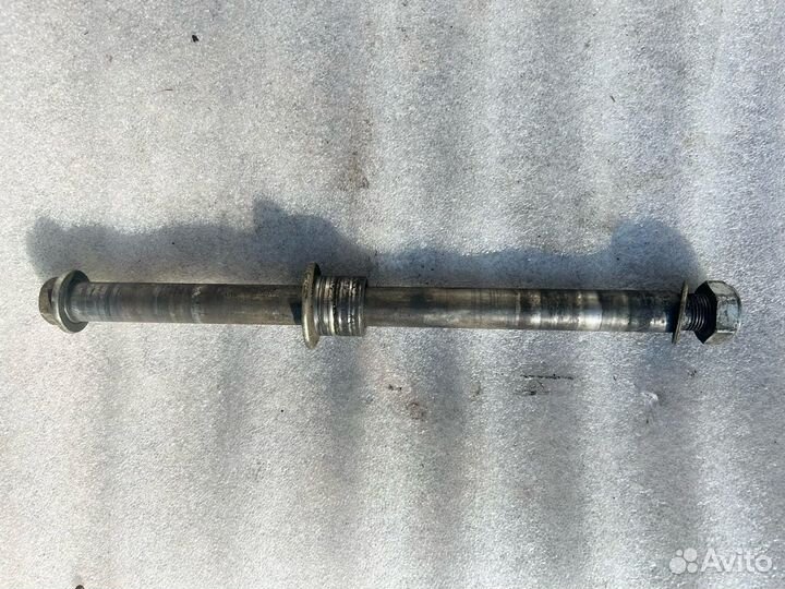 Honda VTR1000F Firestorm ось заднего колеса