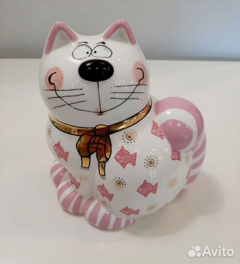 Фарфоровая статуэтка-копилка 