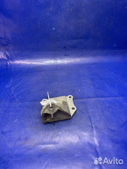 Кронштейн опоры двигателя передний левый Infinity