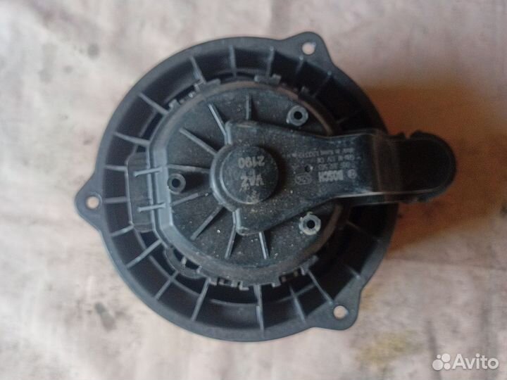 Моторчик отопителя в сборе с корпусом LADA Granta