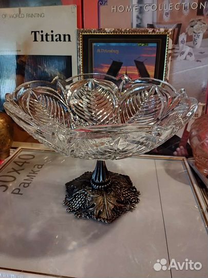 Хрустальная ваза на ножке