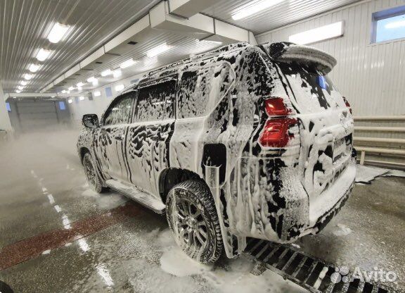 Сотрудник автомойки