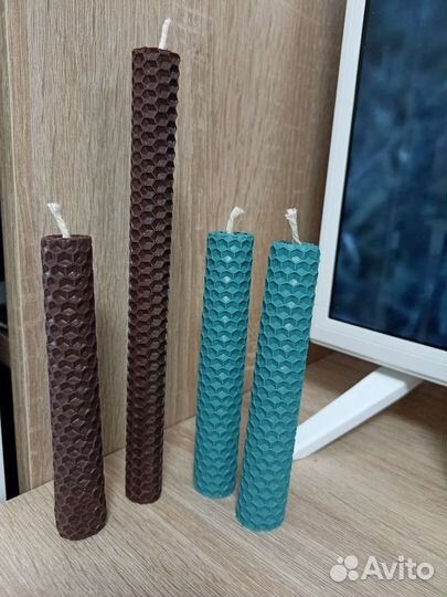 Свеча из вощины коричневая, бирюзовая