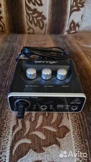 Внешняя звуковая карта behringer U-phoria UM2