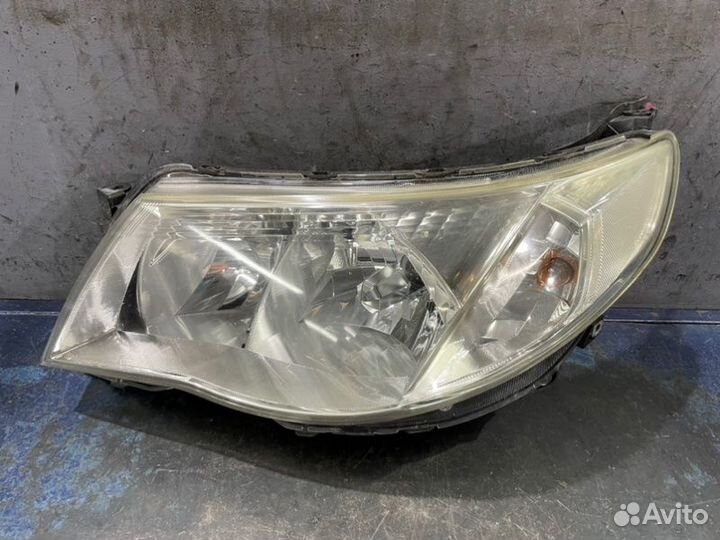 Фара ксенон левая Subaru Forester SH/S12