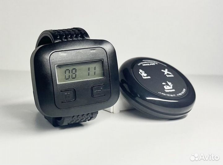 Часы и кнопки вызова официанта в ассортименте