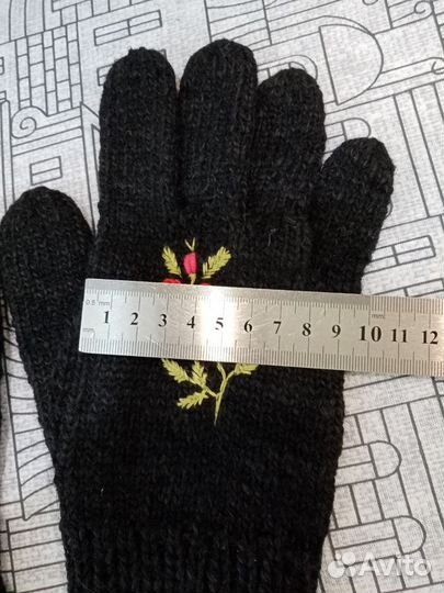 Вязаные женские перчатки