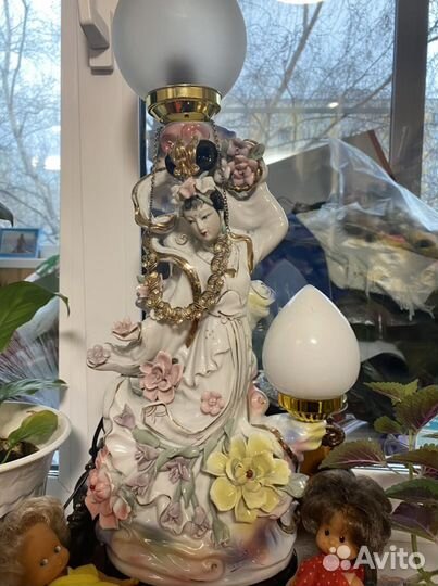 Светильник фарфоровый