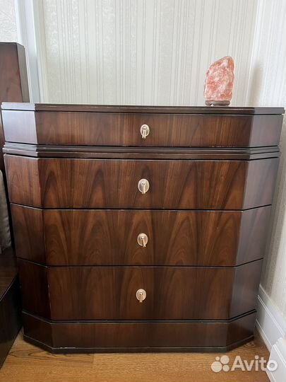 Кровать двухспальная с матрасом + 2 тумбы